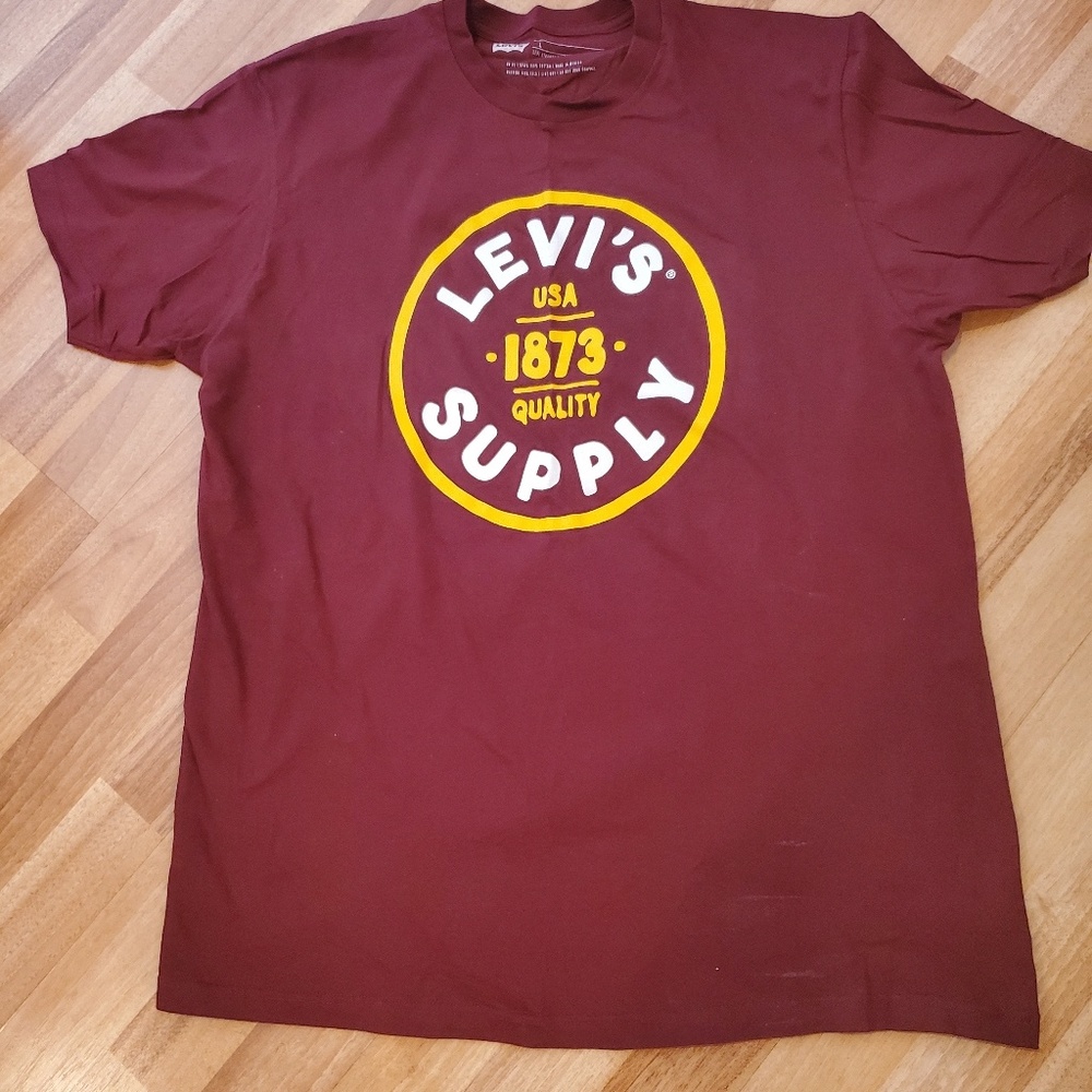 Levi t shirt large